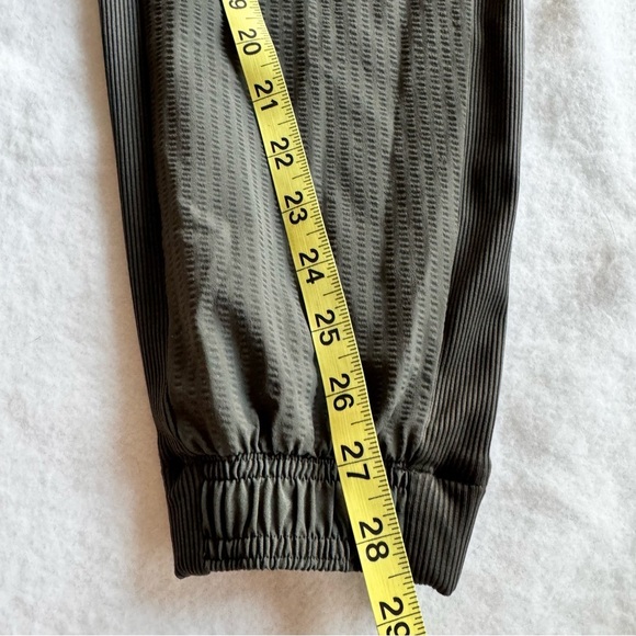 Athleta Olive Green Textured Brooklyn Jogger Casual Travel Pants Size 6 - Picture 8 of 10